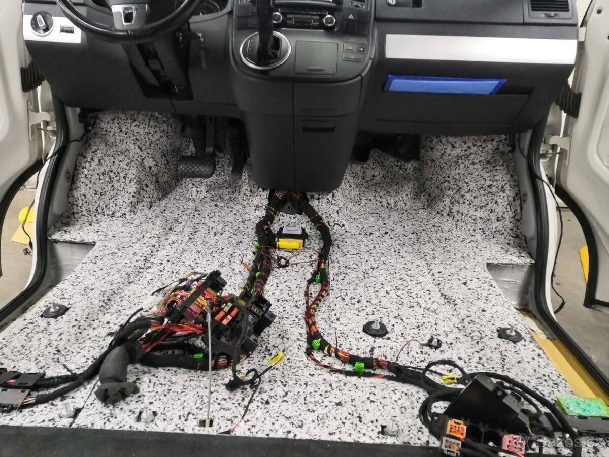 2013 Volkswagen MULTIVAN - 20
