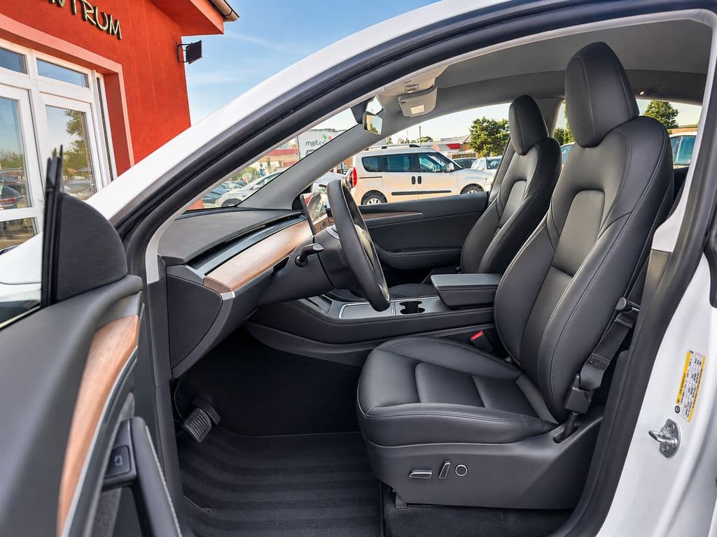2023 Tesla MODEL Y - 11