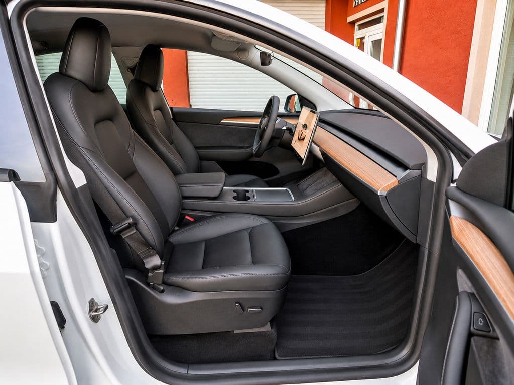 2023 Tesla MODEL Y - 17