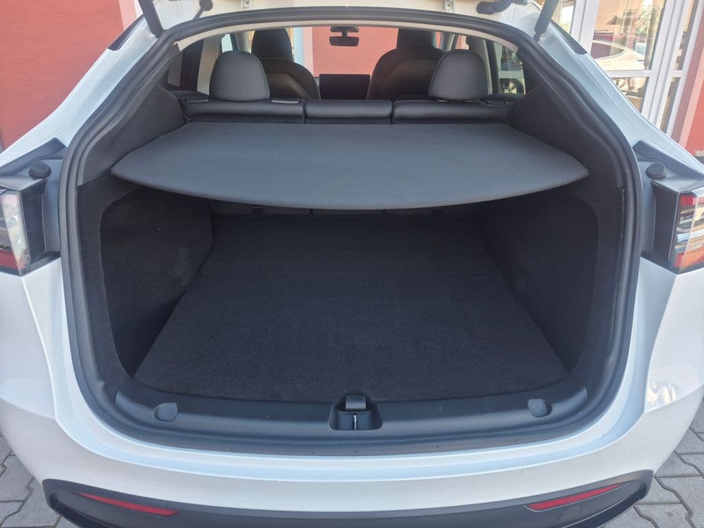 2023 Tesla MODEL Y - 9