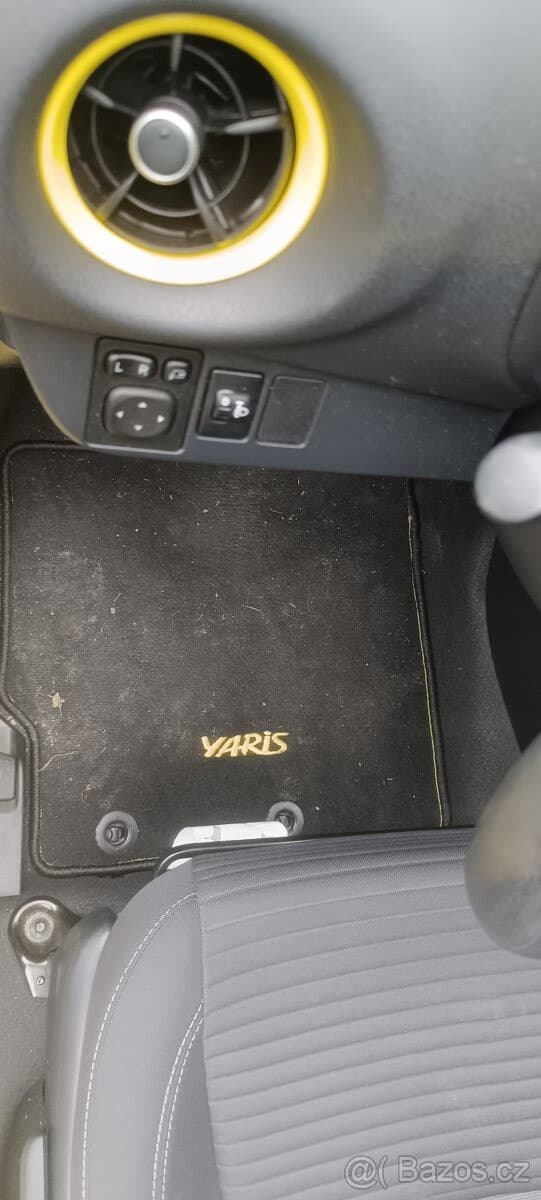 Toyota YARIS - 4