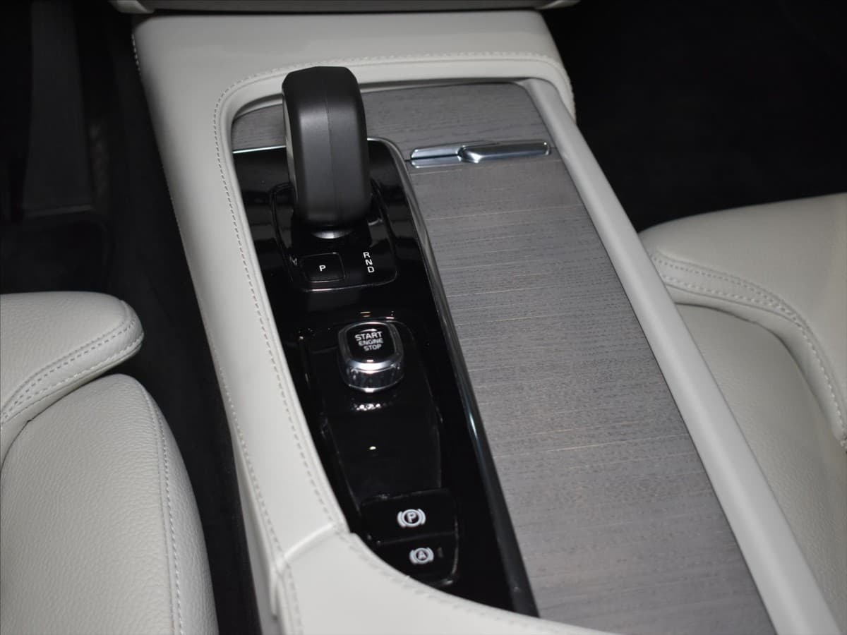 2023 Volvo XC90 - 16