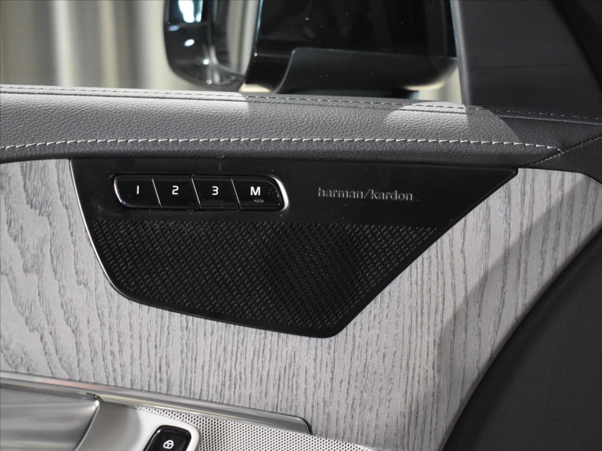 2023 Volvo XC90 - 17