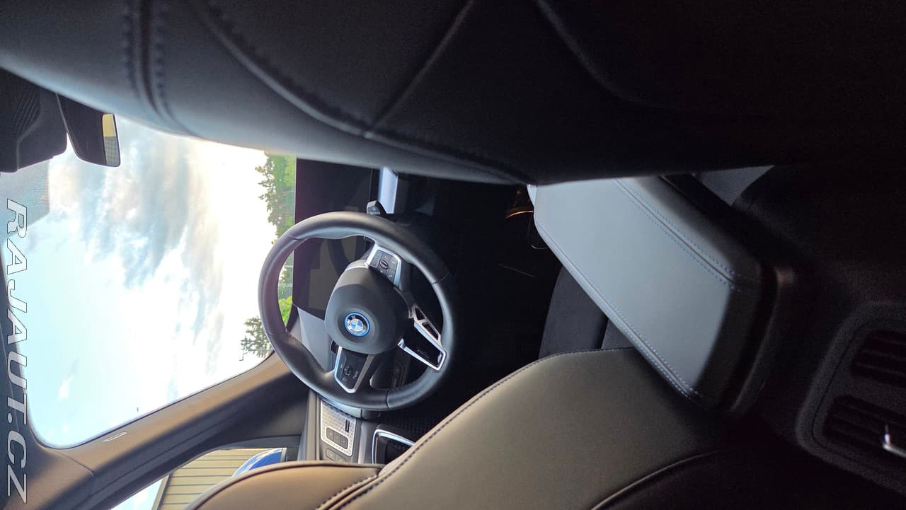2025 BMW X1 - 12