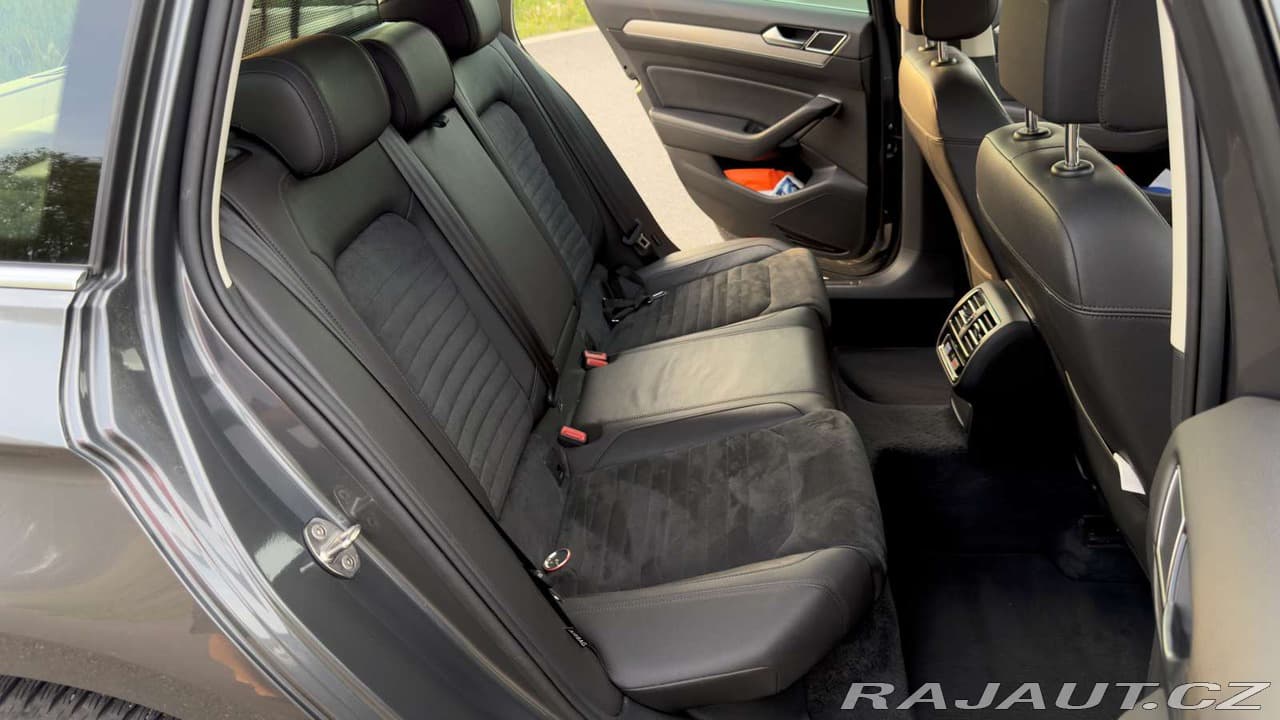 2017 Volkswagen PASSAT - 5