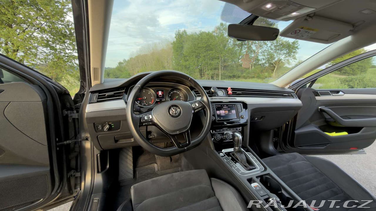 2017 Volkswagen PASSAT - 7
