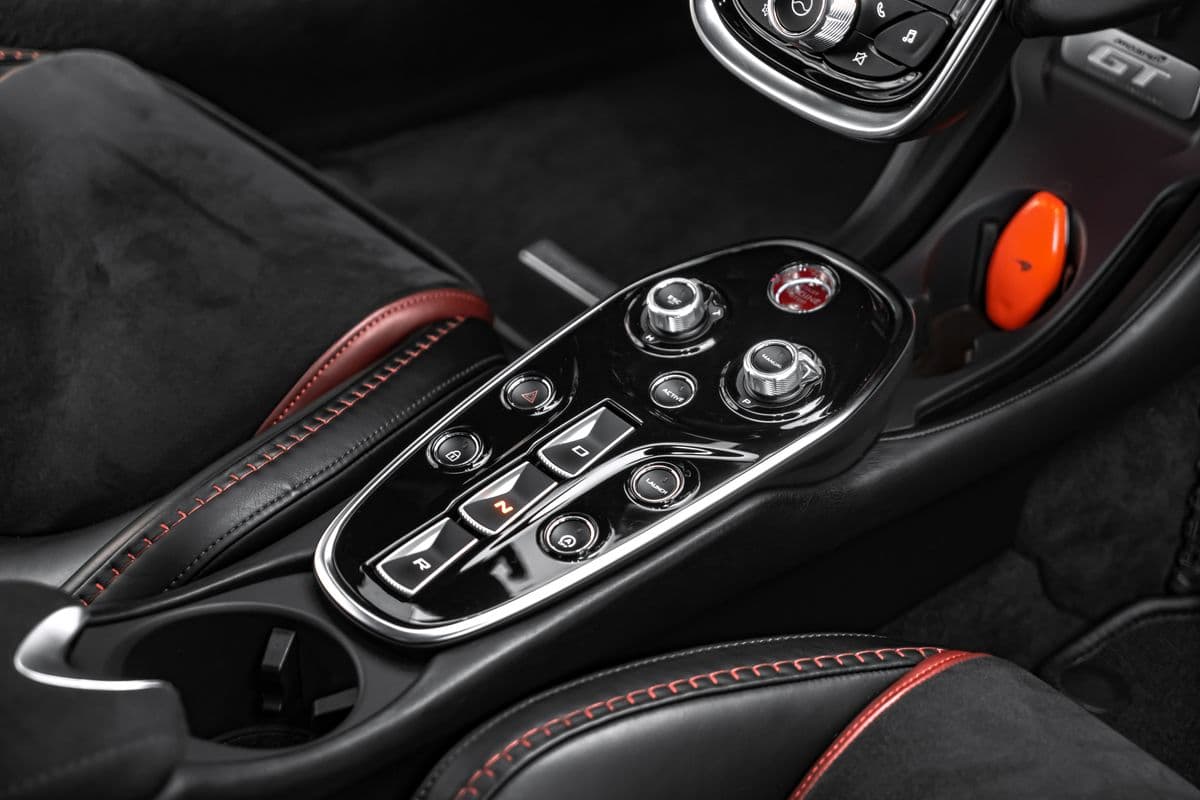 2021 McLaren OSTATNÍ - 18