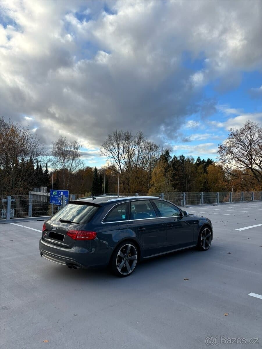 2009 Audi S4 - 18