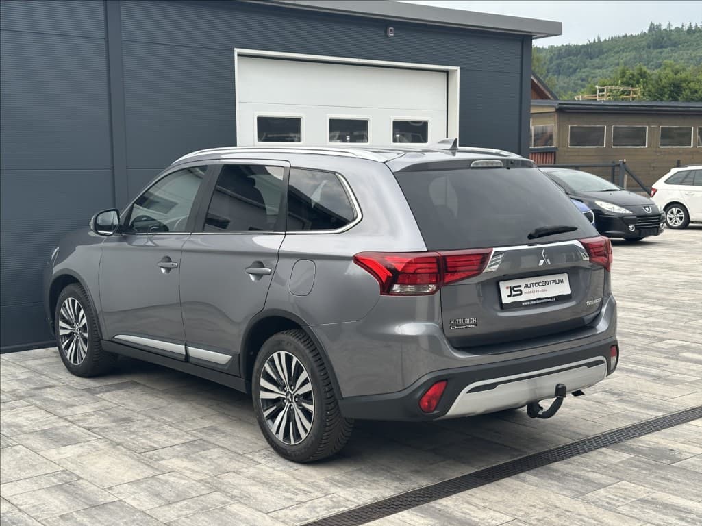 2019 Mitsubishi OUTLANDER - 10