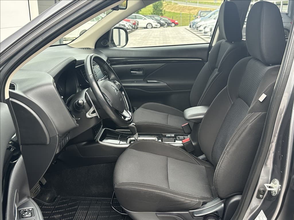 2019 Mitsubishi OUTLANDER - 12