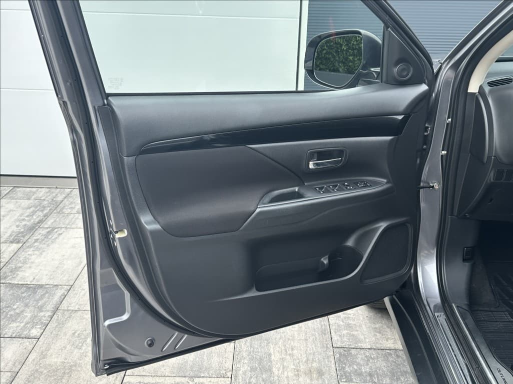 2019 Mitsubishi OUTLANDER - 13