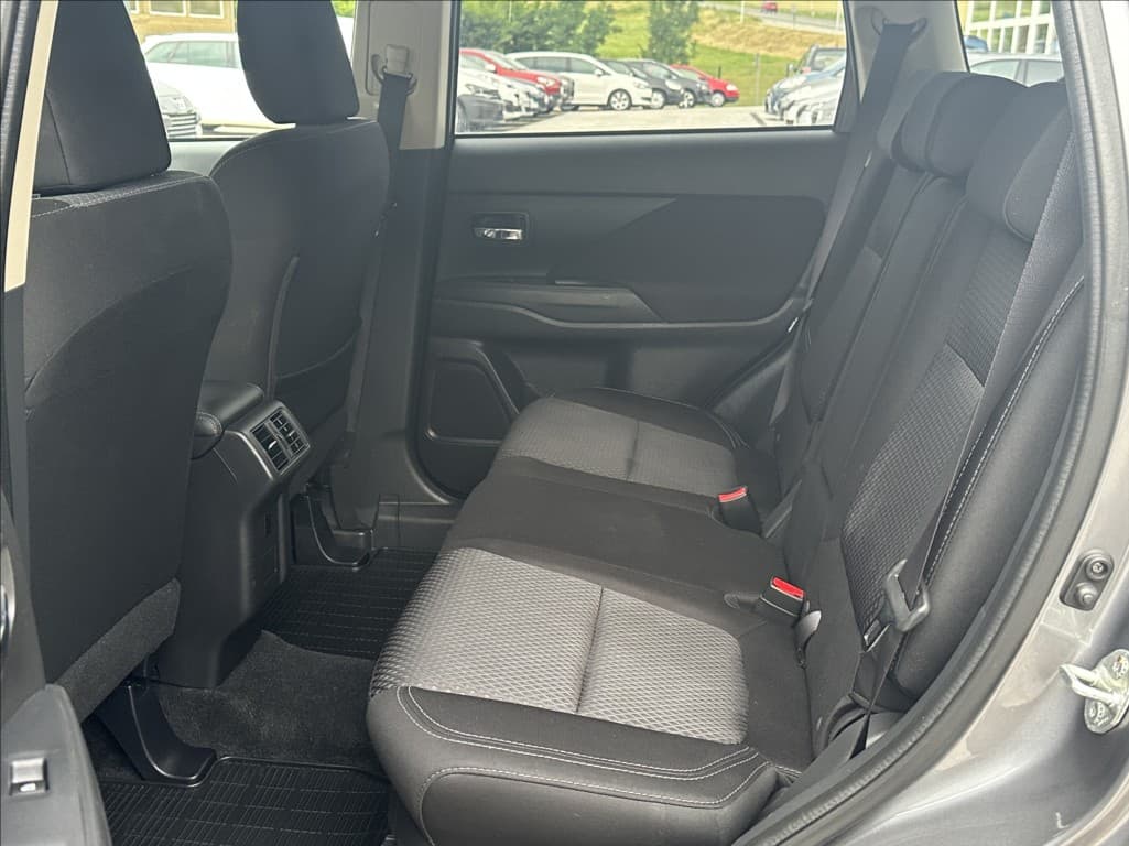 2019 Mitsubishi OUTLANDER - 14