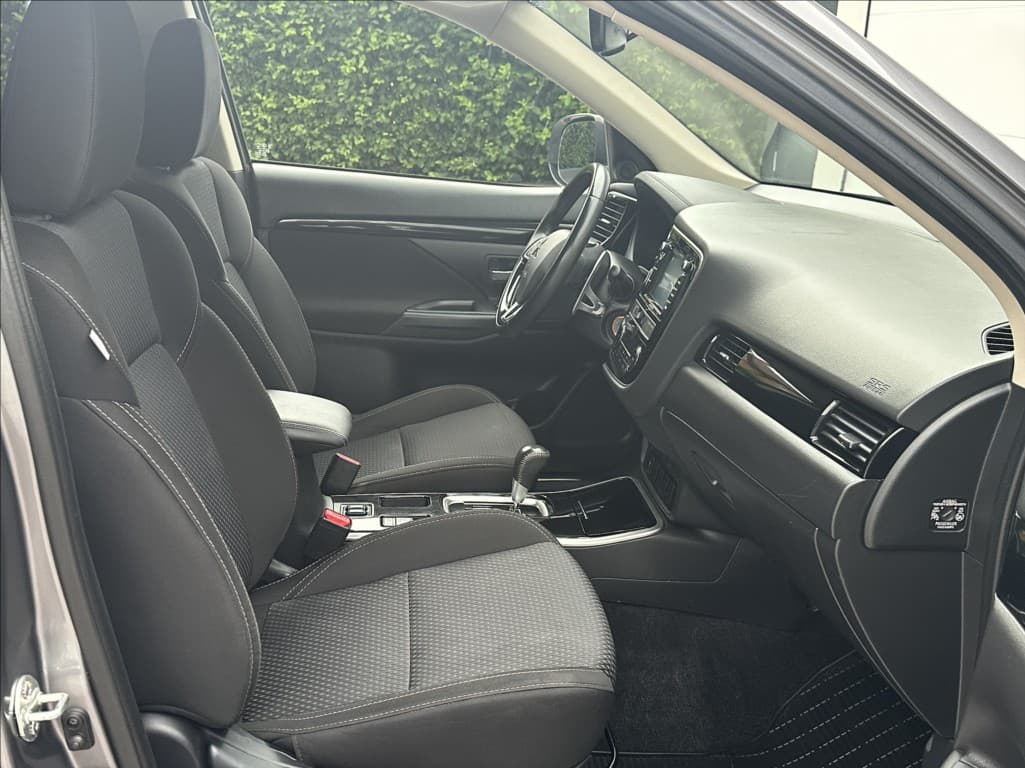 2019 Mitsubishi OUTLANDER - 16