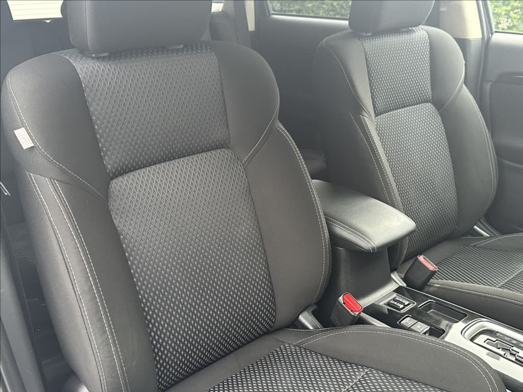 2019 Mitsubishi OUTLANDER - 17
