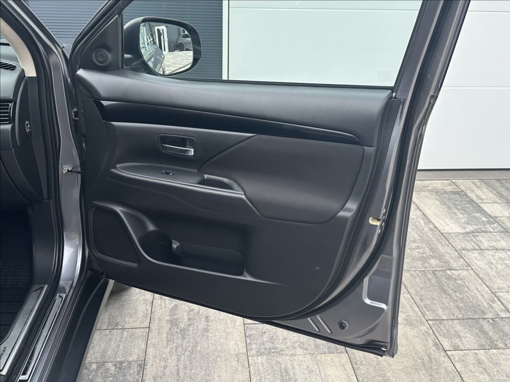 2019 Mitsubishi OUTLANDER - 18