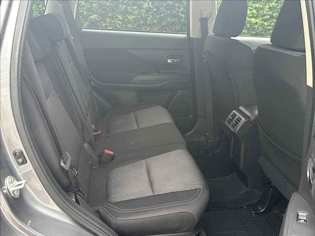 2019 Mitsubishi OUTLANDER - 19