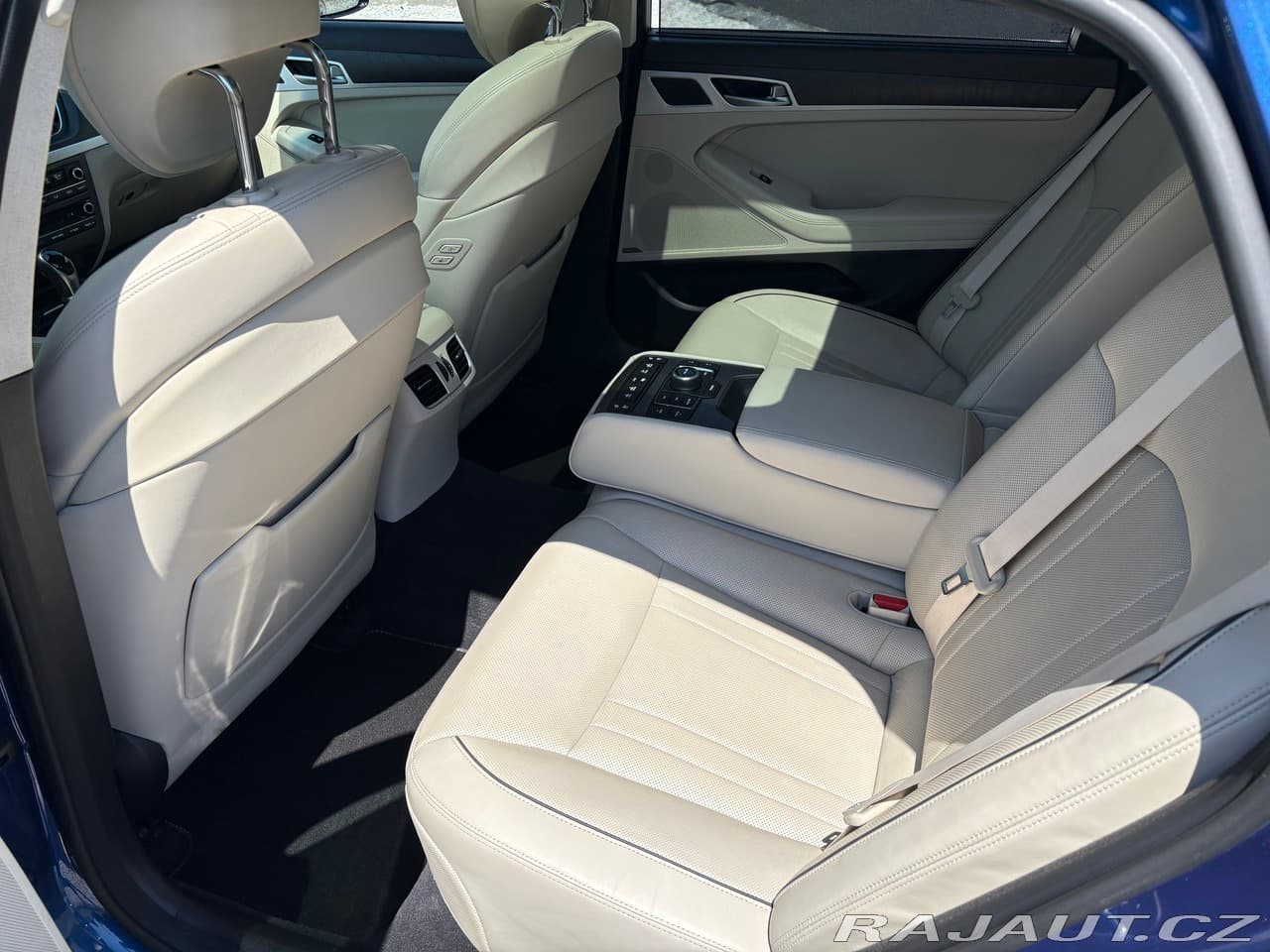 2017 Hyundai GENESIS - 18