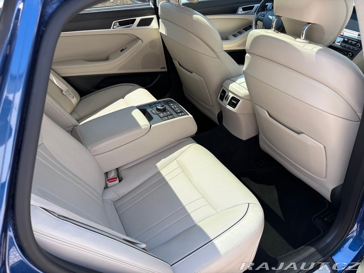 2017 Hyundai GENESIS - 19