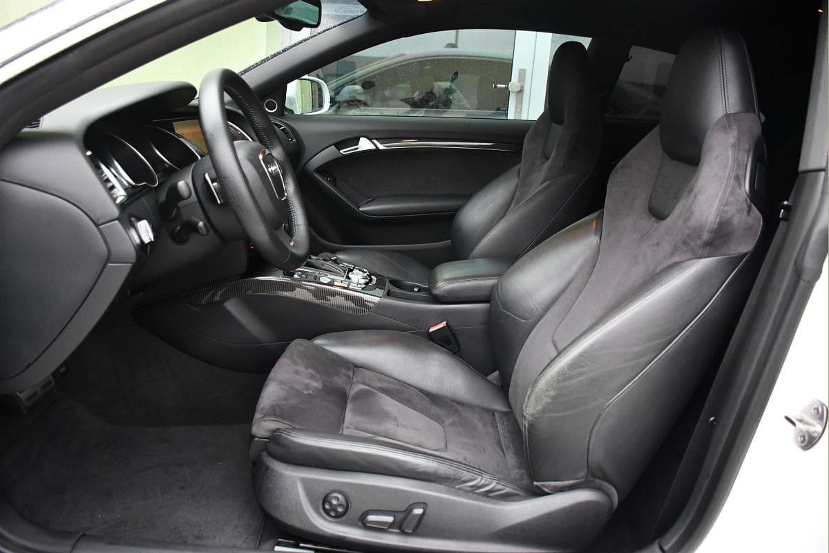 2010 Audi RS5 - 14