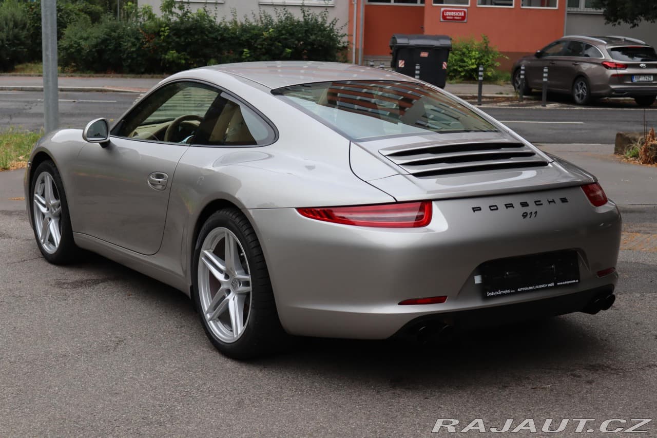 2012 Porsche 911 - 13