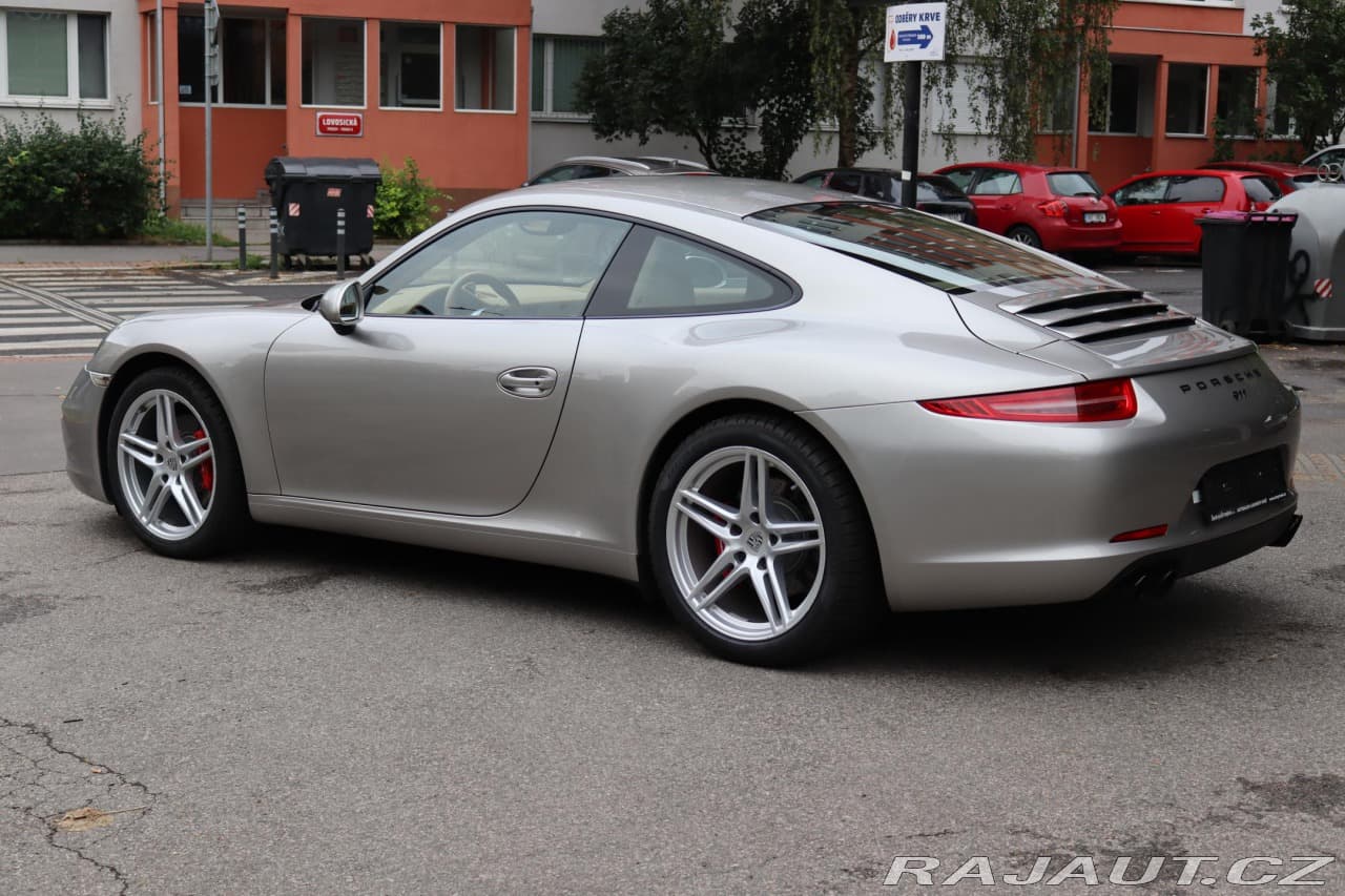 2012 Porsche 911 - 14