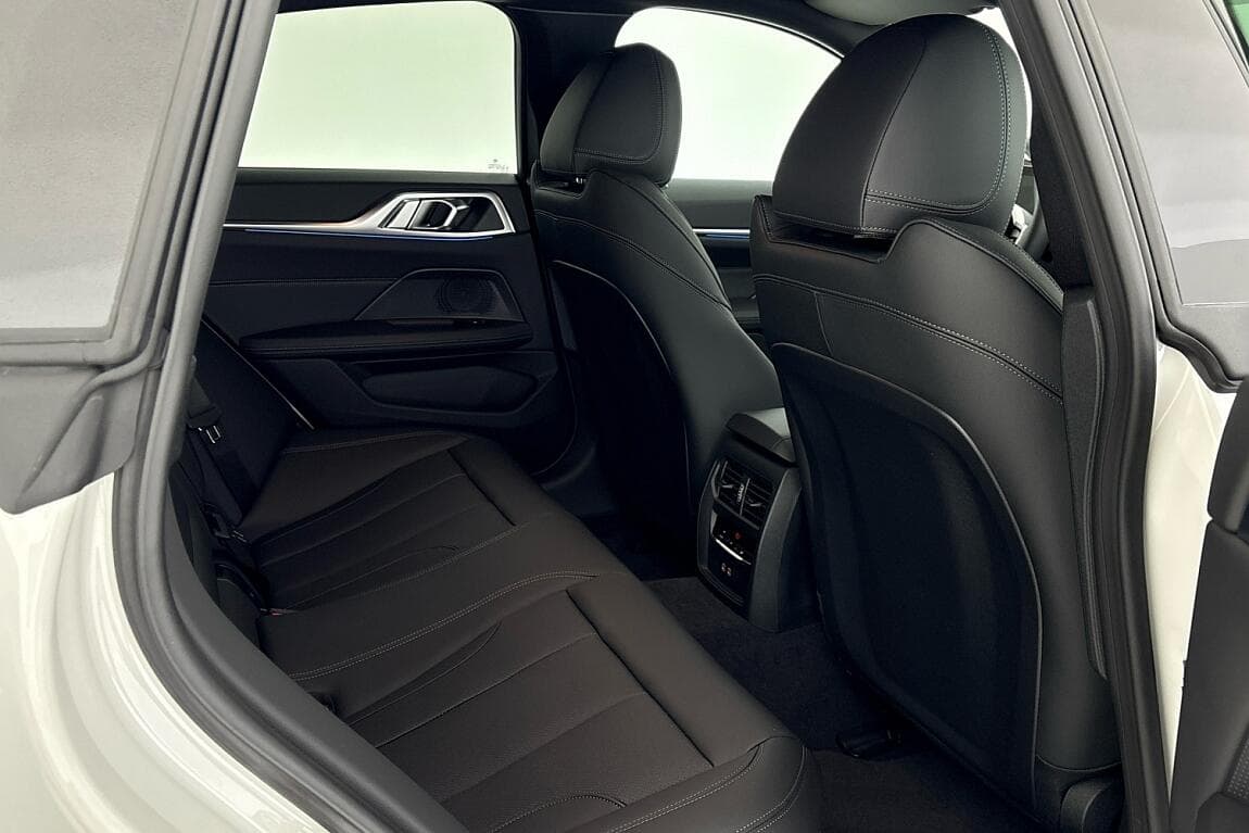 2026 BMW i4 - 11