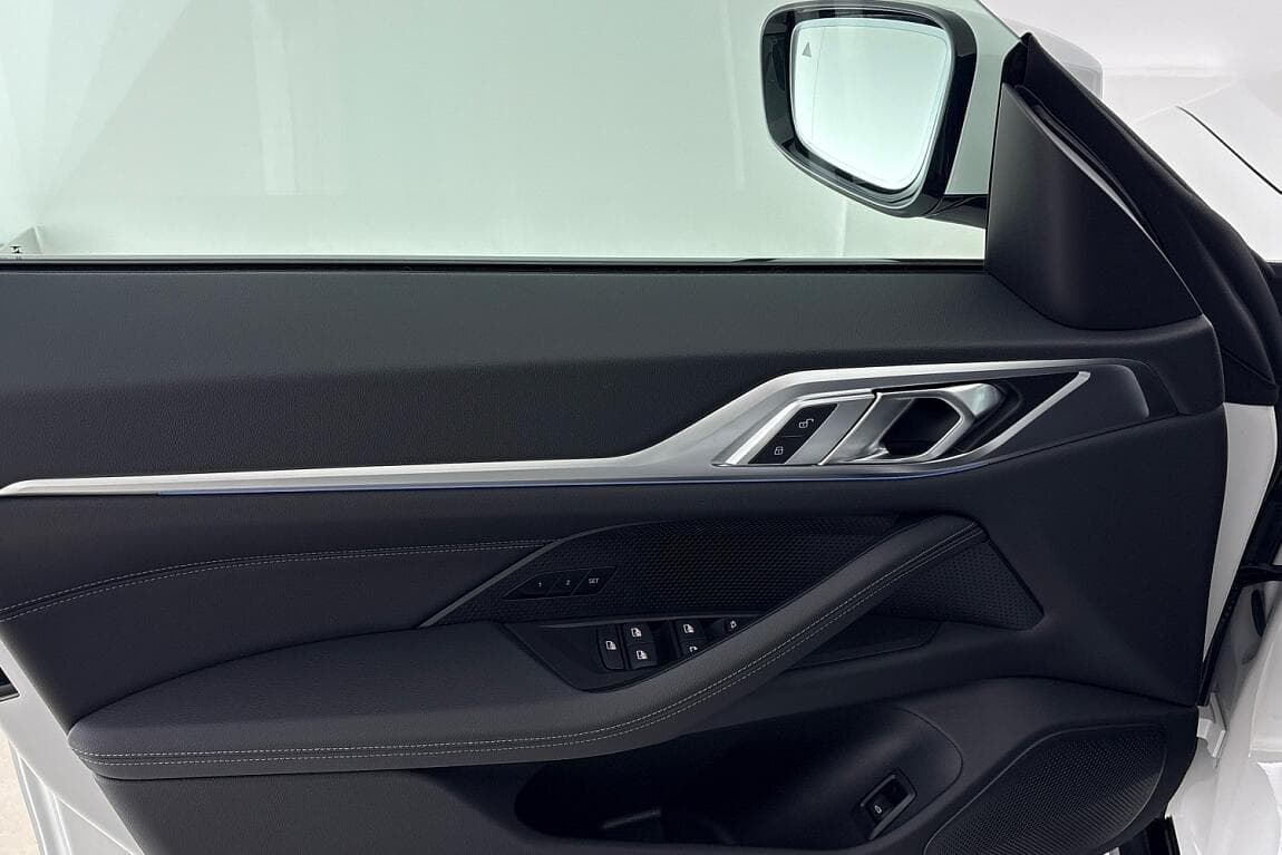 2026 BMW i4 - 15