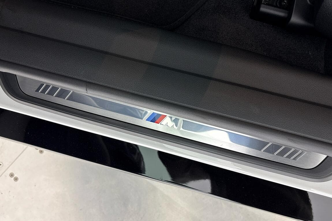 2026 BMW i4 - 16