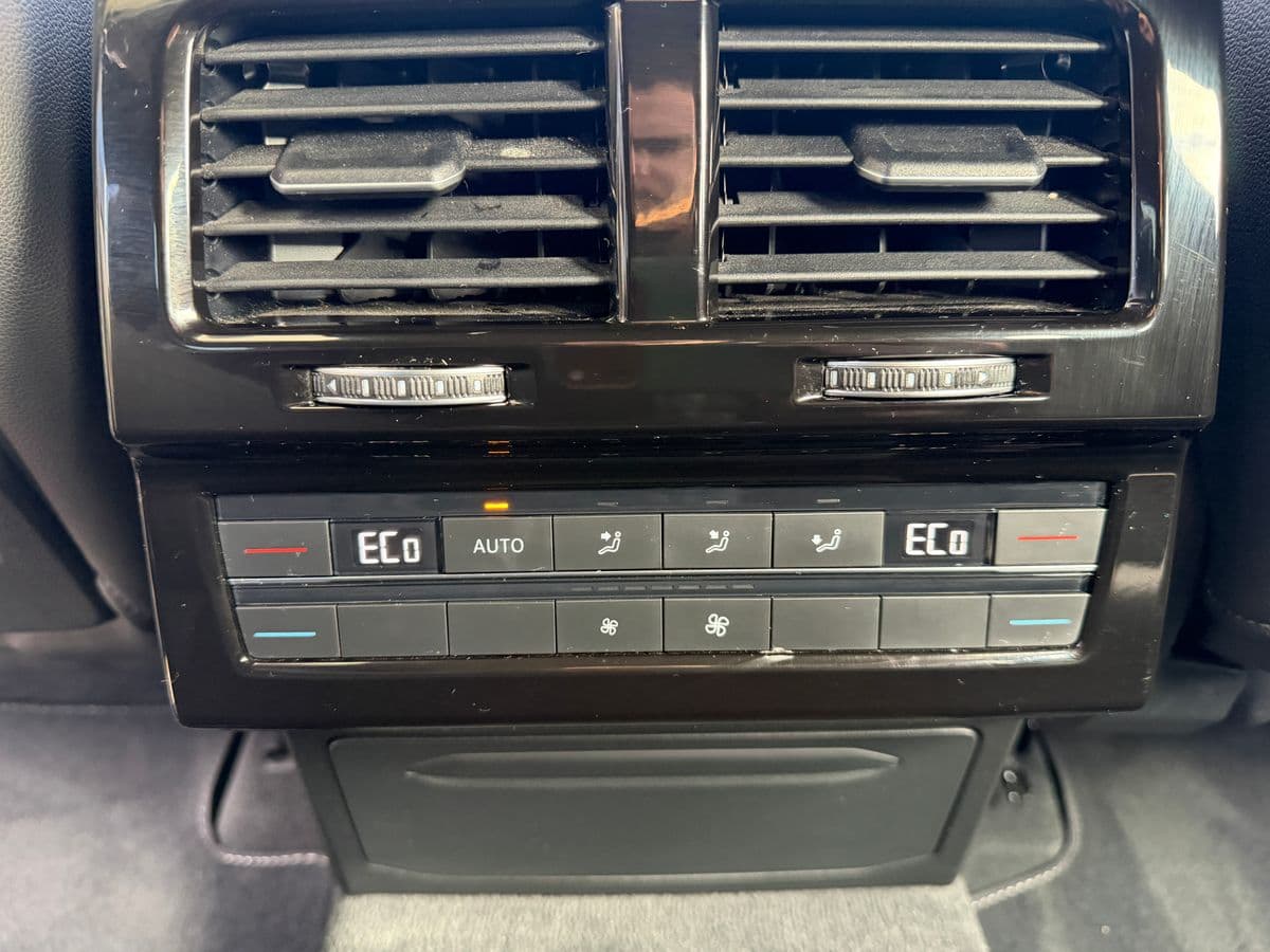 2023 Volkswagen TOUAREG - 17