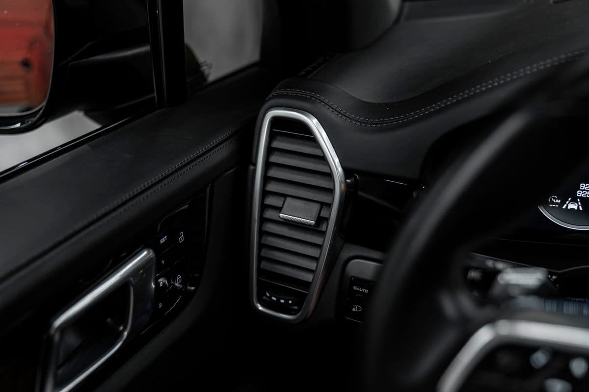 2019 Porsche CAYENNE - 12
