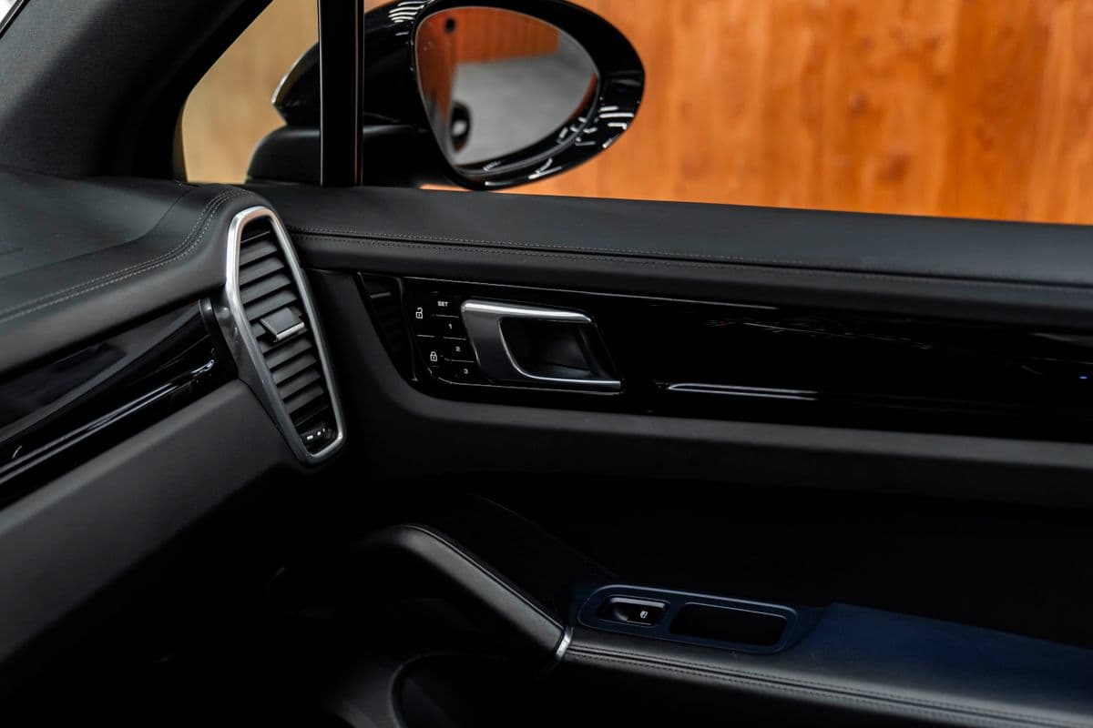 2019 Porsche CAYENNE - 14