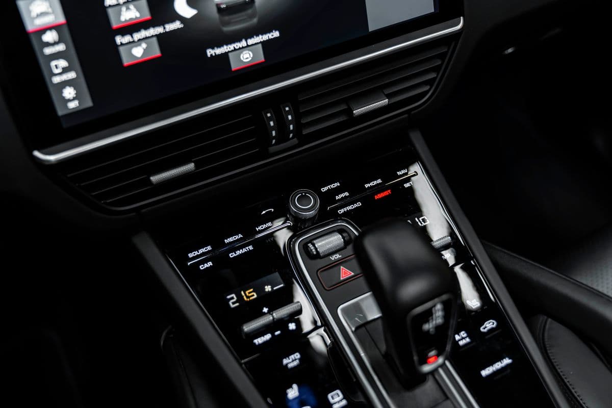 2019 Porsche CAYENNE - 9