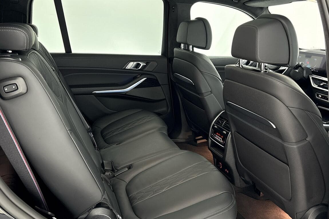 2024 BMW X7 - 15