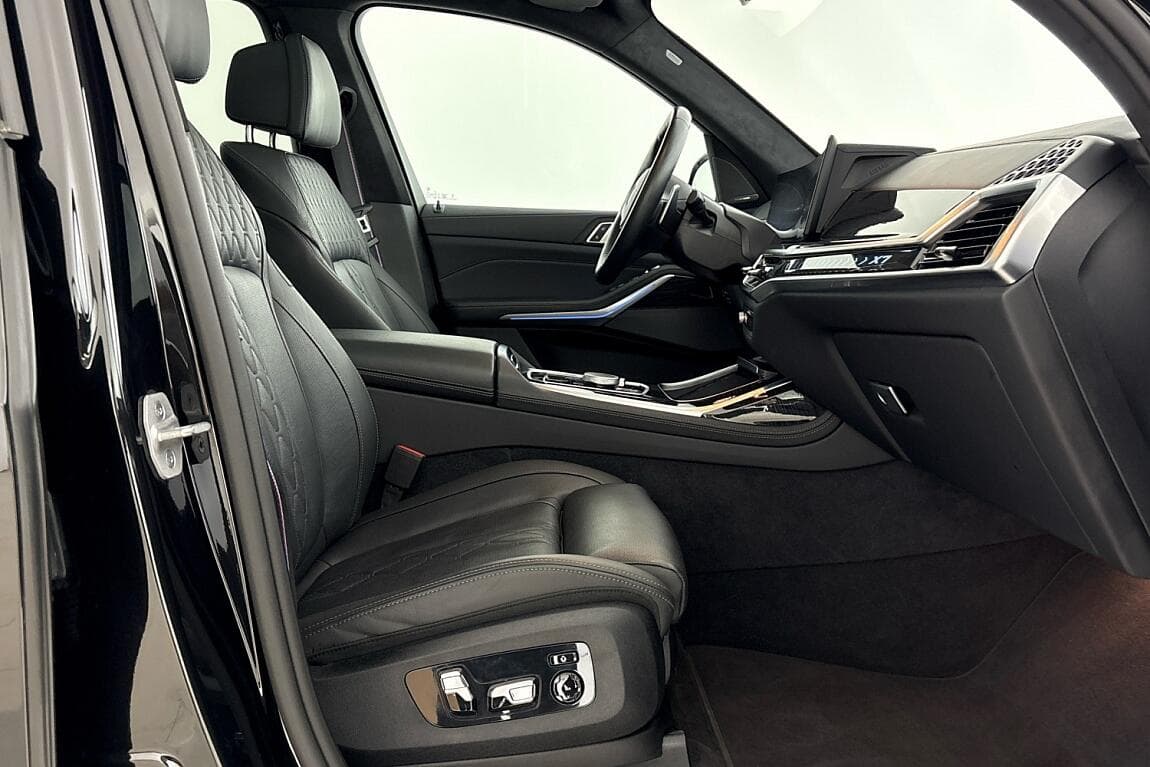 2024 BMW X7 - 16