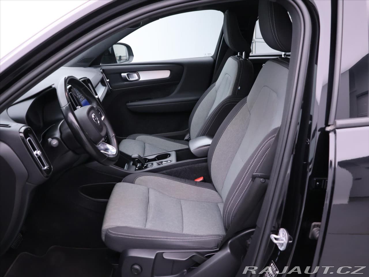 2022 Volvo XC40 - 12