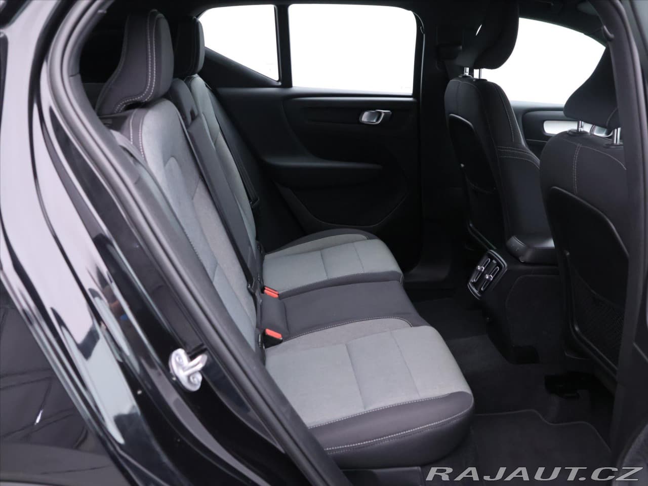 2022 Volvo XC40 - 14
