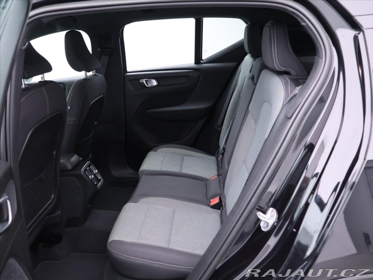 2022 Volvo XC40 - 15