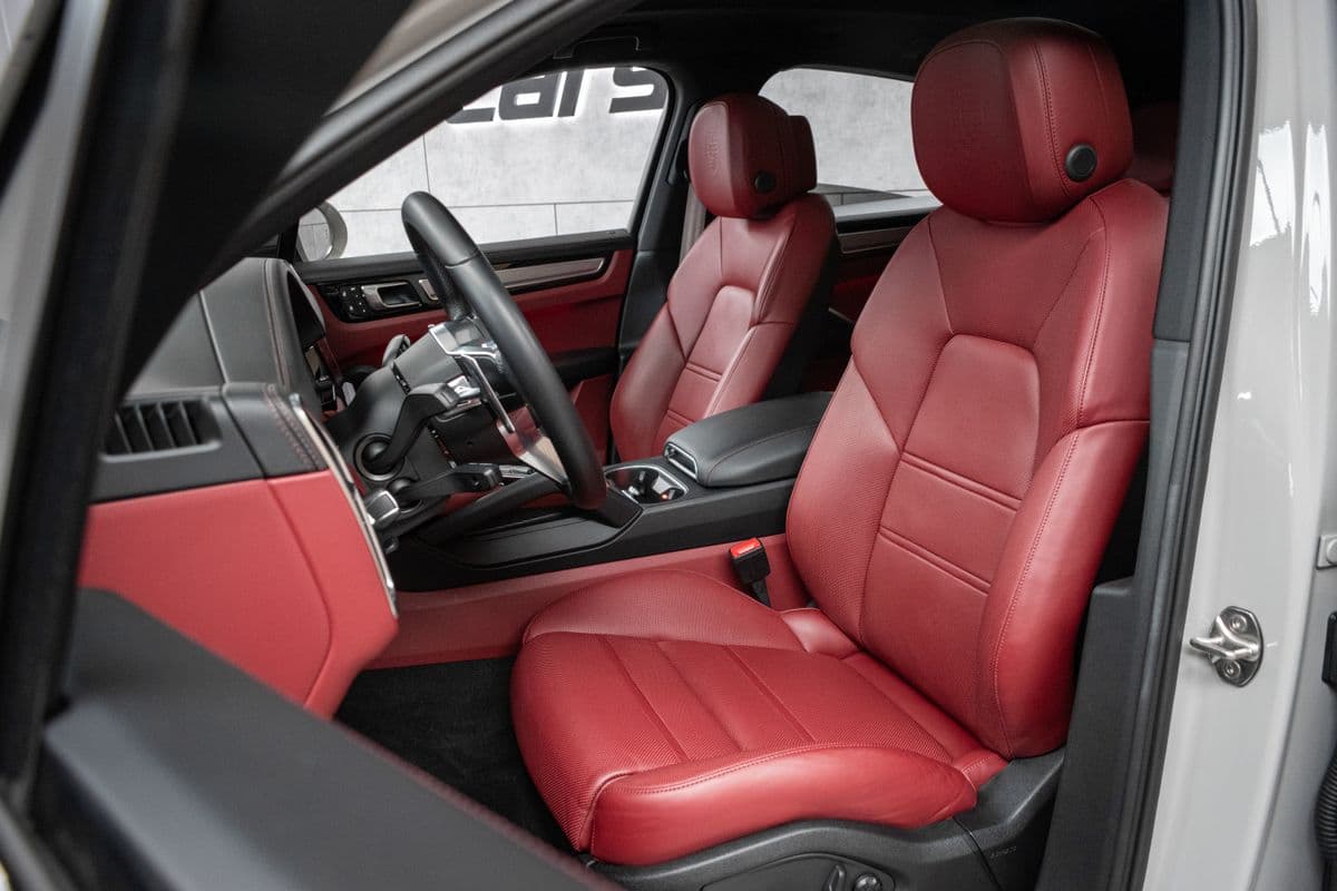 2023 Porsche CAYENNE - 10