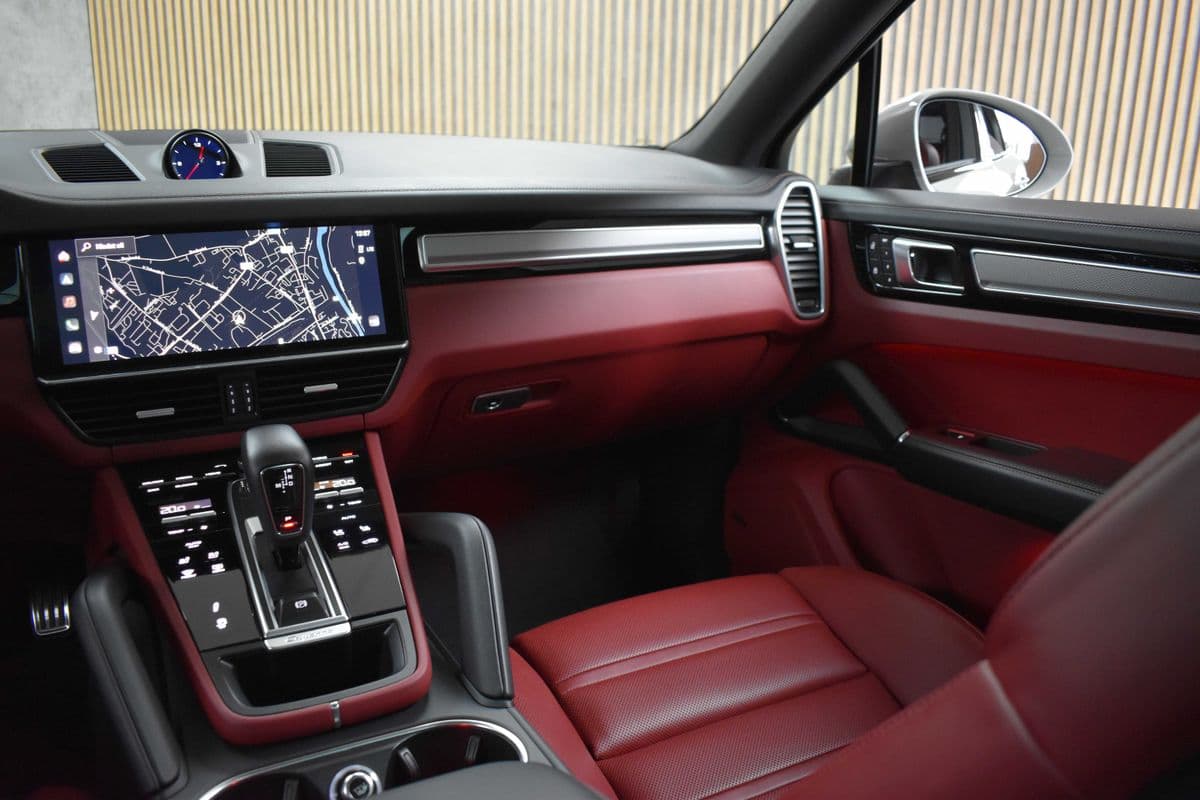 2023 Porsche CAYENNE - 9