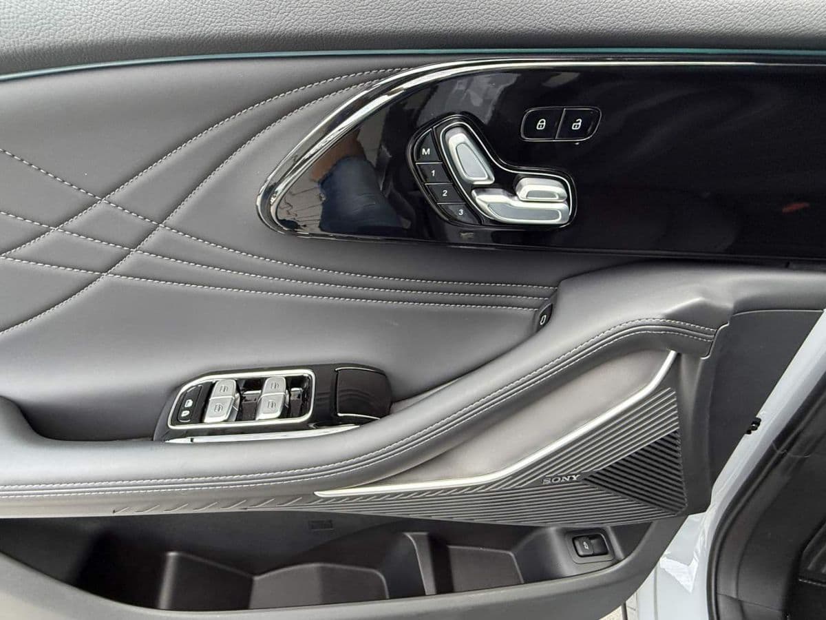 2025 Omoda 9 - 10