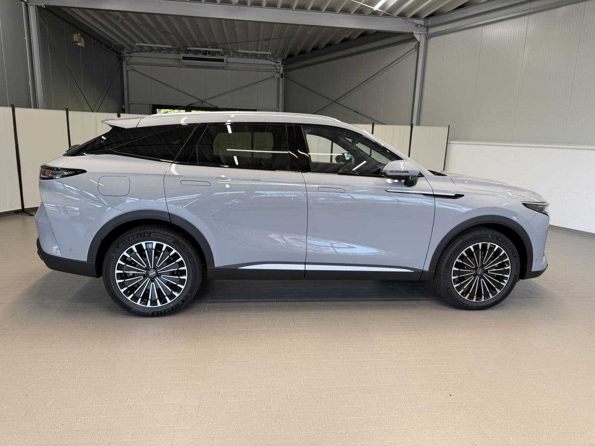 2025 Omoda 9 - 7