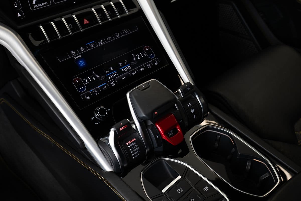 2019 Lamborghini URUS - 13