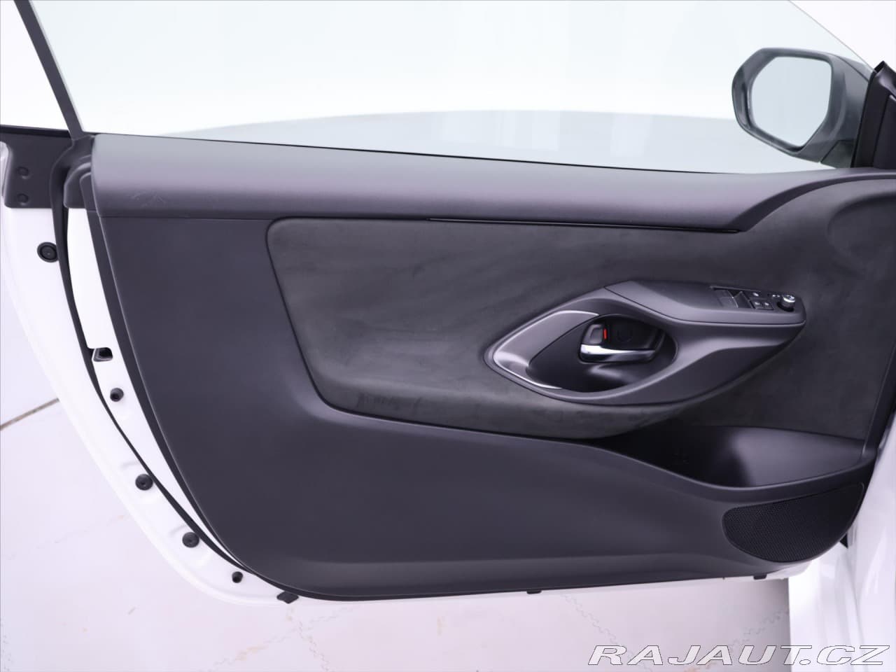 2022 Toyota YARIS - 10