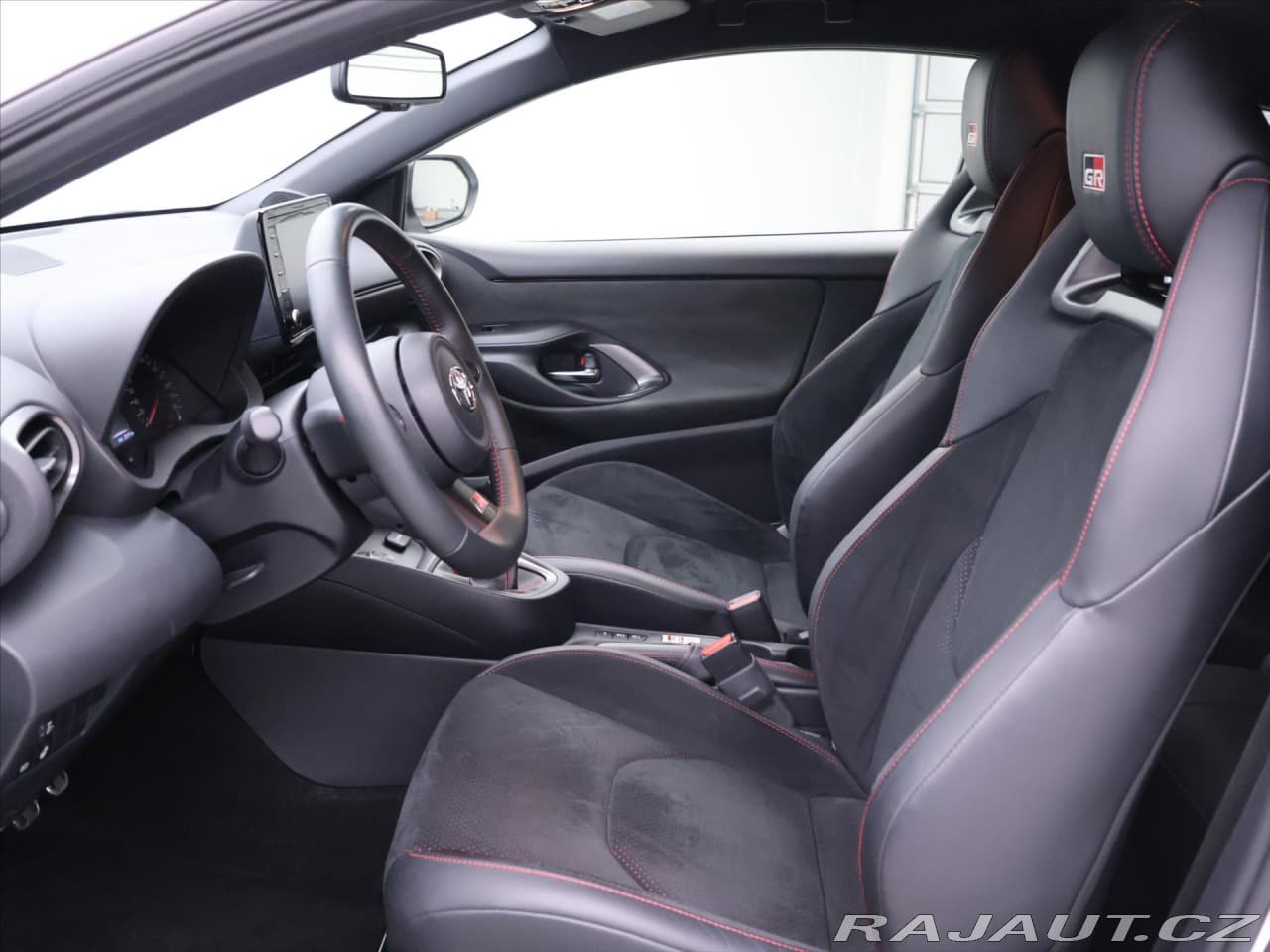 2022 Toyota YARIS - 11