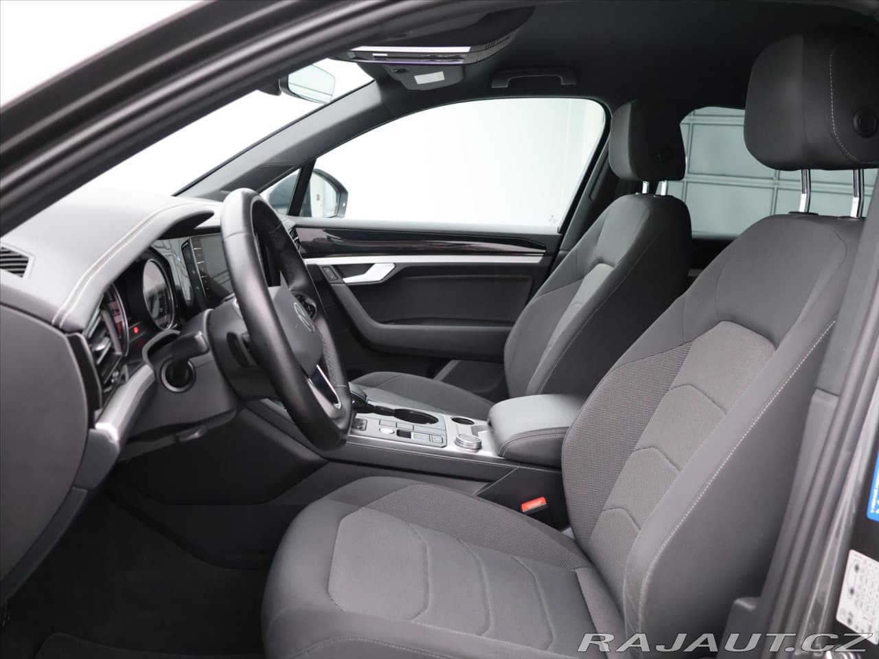 2021 Volkswagen TOUAREG - 11