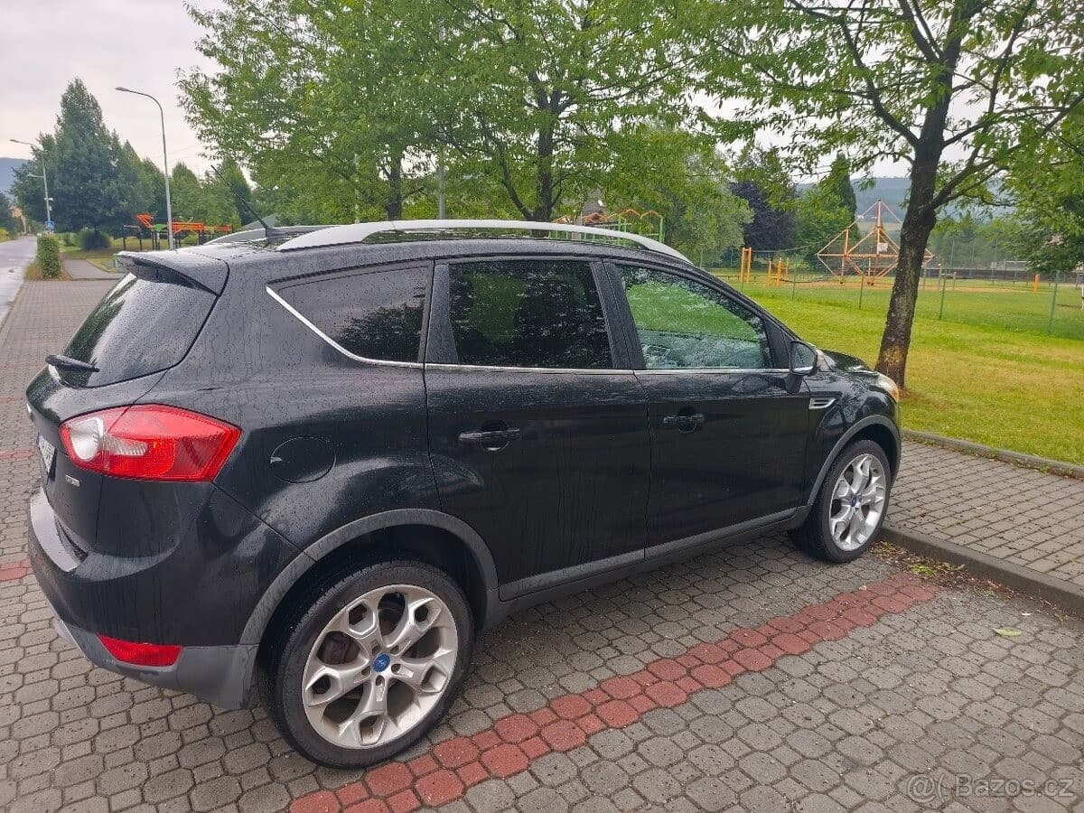 2010 Ford KUGA - 12