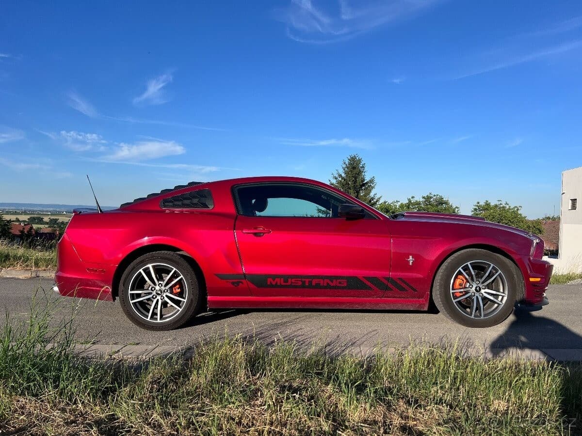 2013 Ford MUSTANG - 5