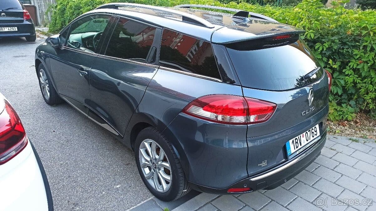 Renault CLIO - 10