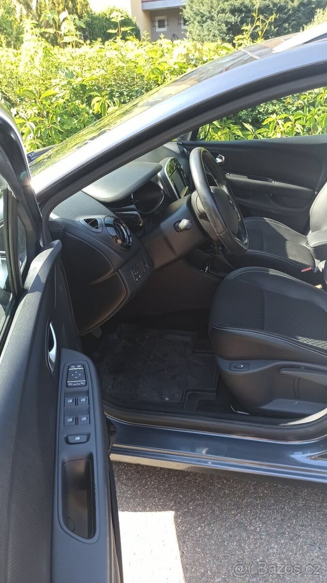 Renault CLIO - 12
