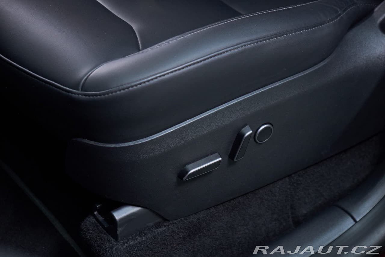 2023 Tesla MODEL Y - 11